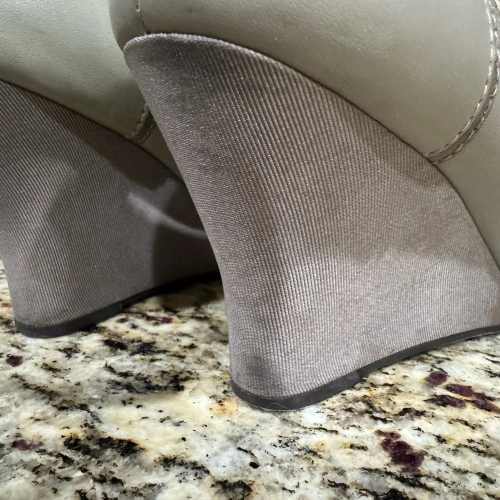 Seychelles Gray 3” Leather Wedge 6.5 Heels